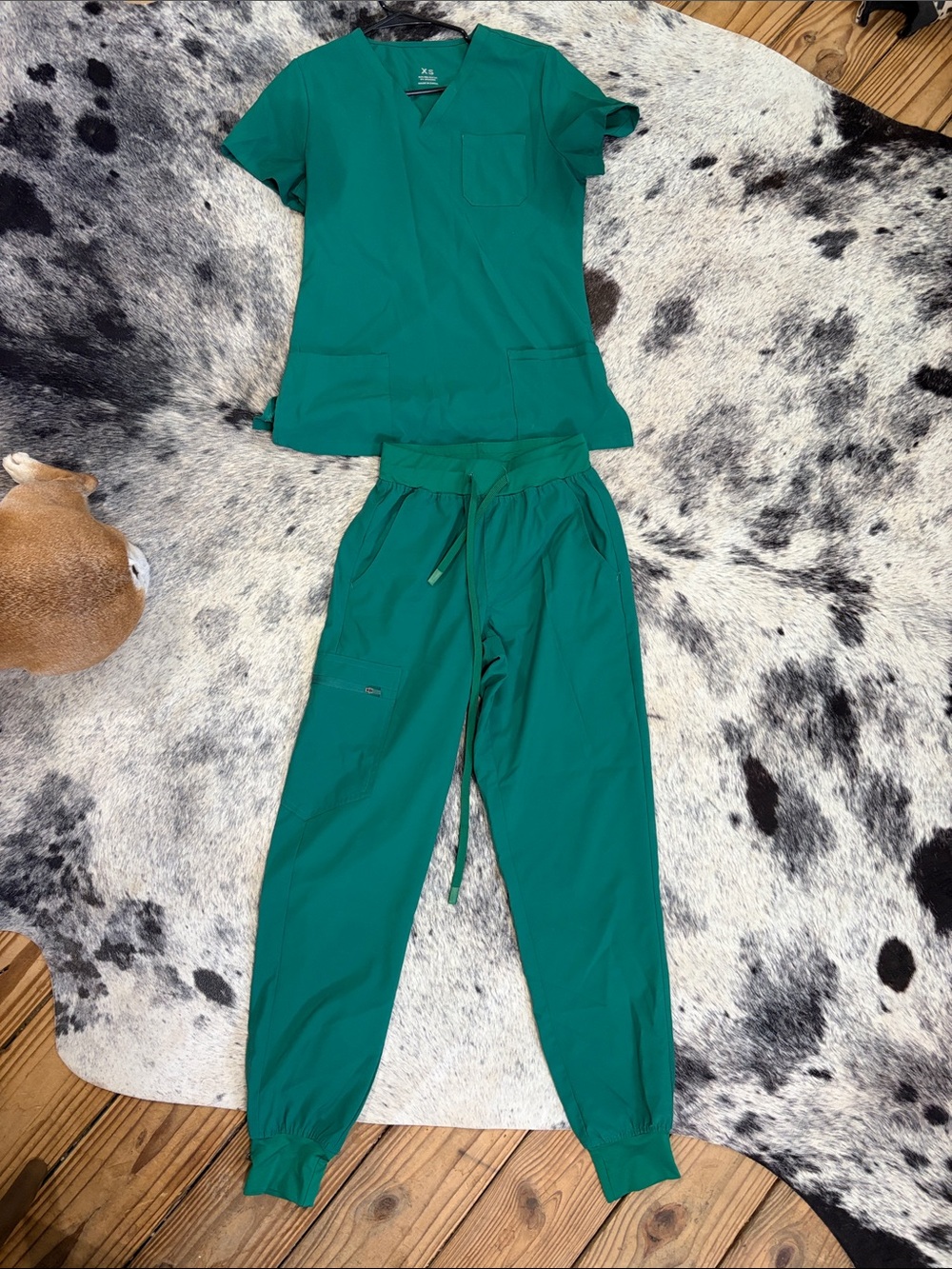 Unbranded Women's Fern Green Scrub Top & Jogger Set